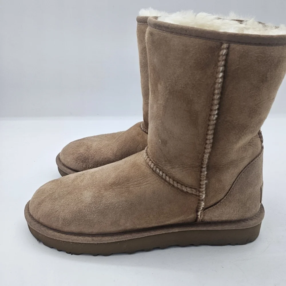UGG Classic Short II Boots Chestnut Size 6 Cozy Winter